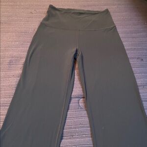 lululemon grey  Flared Leggings great condition reposhing to big for me